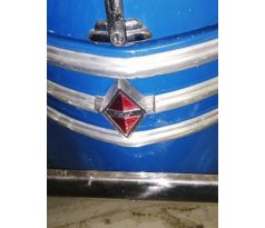 okrasné lišty a znak predného čela 4CV  kompletná sada